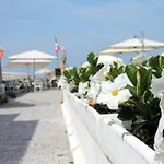 Lido Blu - Beachfront & Apartment *