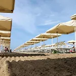 Apartment Lido Blu - Beachfront & Lido di Camaiore