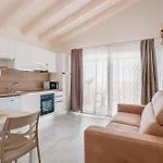 Lido Blu - Beachfront & Apartment Lido di Camaiore