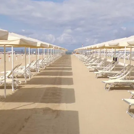 Lido Blu - Beachfront & Lido di Camaiore