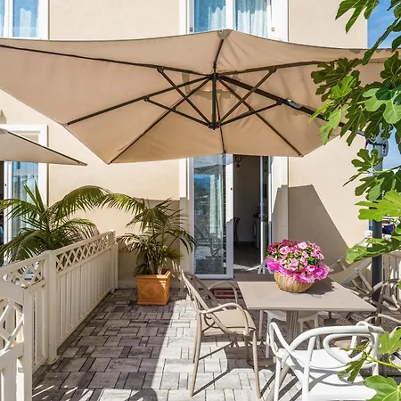 Lido Blu Apartment *