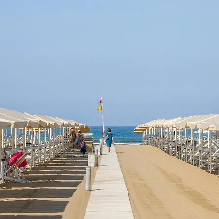 Lido Blu - Beachfront & Lido di Camaiore