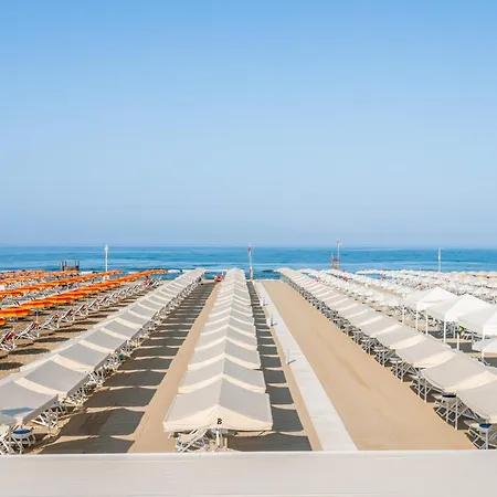 Lido Blu - Beachfront & Lido di Camaiore